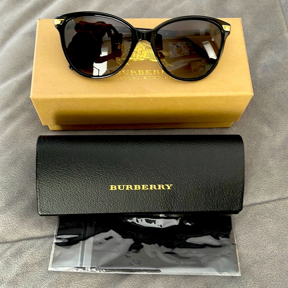 Burberry sunglasses, NEW!!